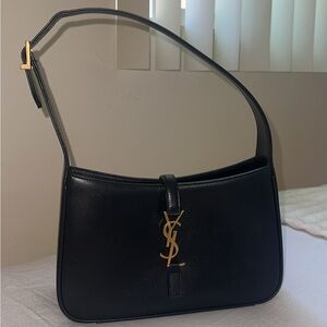 YSL LE 5 À 7 IN SMOOTH LEATHER SHOULDER BAG